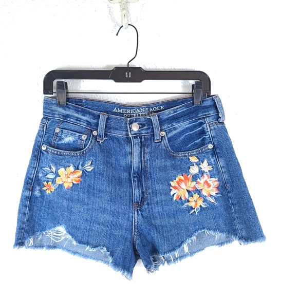 AMERICAN EAGLE Mom Shorts Floral Embroidered - Picture 2 of 11